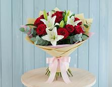 Букет цветов из:  Лилии и Розы в Пшизове