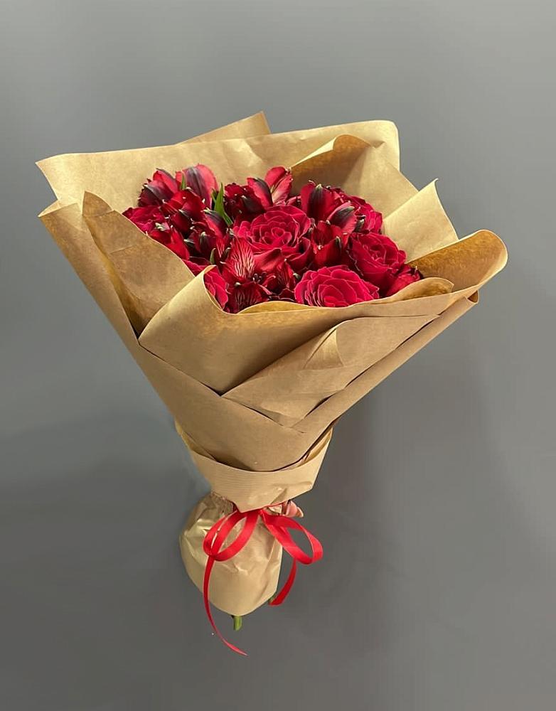 Букет цветов из: Альстромерии и Розы в Пшизове