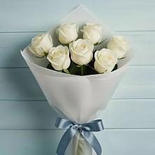 Букет 7 Белых роз Эдлесс Лав в Пшизове