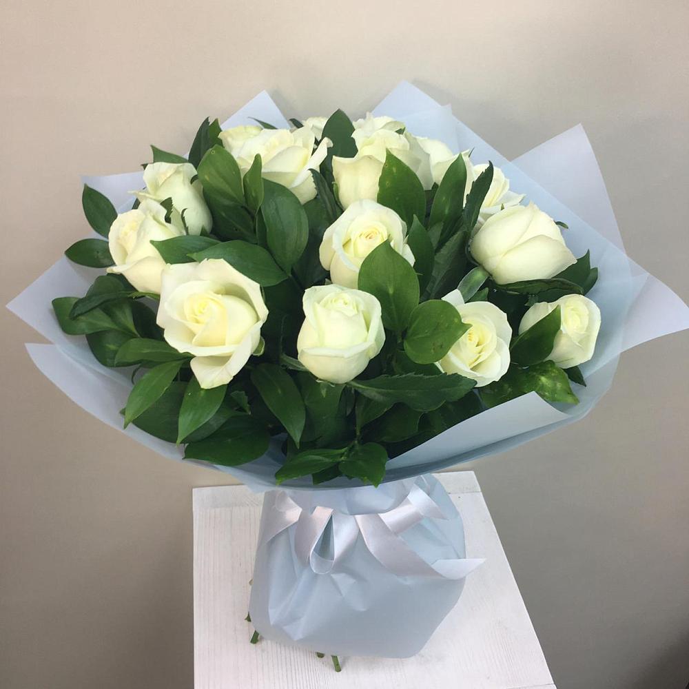 Букет 15 Белых роз Проуд в Пшизове