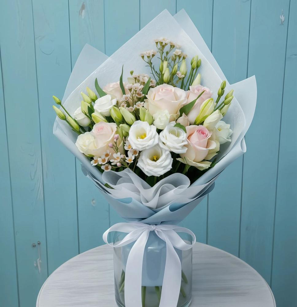 Букет цветов из: Розы и Лизиантусы в Пшизове