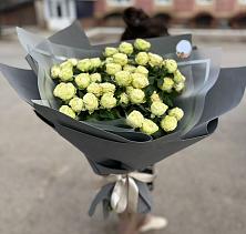 Букет Белые кустовые розы Солинеро в Пшизове