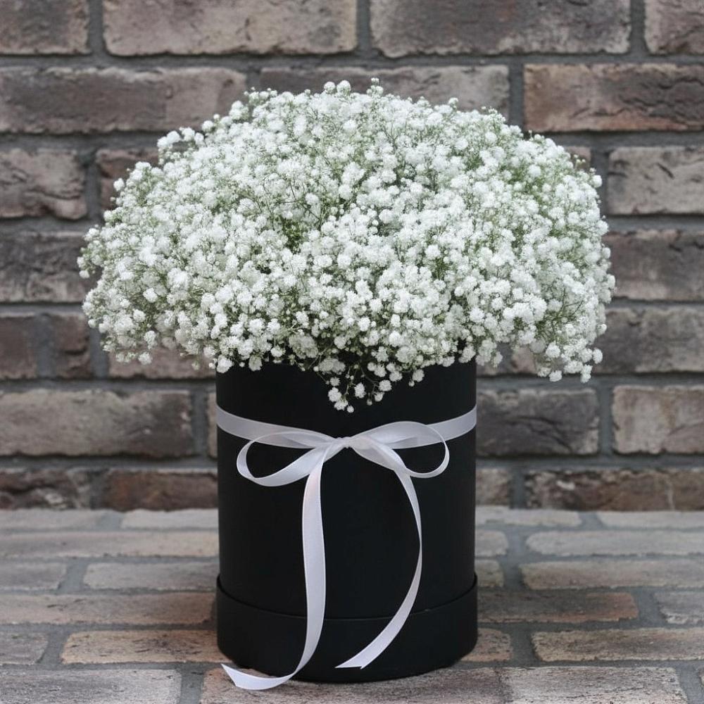 Цветочная композиция из Гипсофила в шляпной коробке в Пшизове