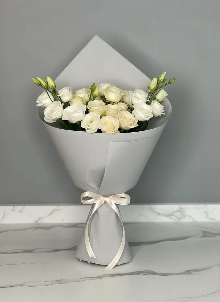 Букет цветов из: Розы и Лизиантусы в Пшизове