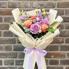 Букет цветов из:  Лизиантусы и Розы в Пшизове