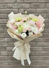 Букет цветов из:  Гвоздики, Розы, Лизиантусы и Хризантемы #REPLACE_PRED# Пшизове