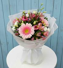 Букет цветов из:  Герберы, Альстромерии и Лизиантусы #REPLACE_PRED# Пшизове