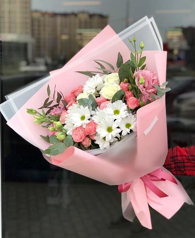 Букет цветов из: Розы, Лизиантусы и Хризантемы в Пшизове