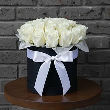 Цветочная композиция из Розы в шляпной коробке в Пшизове